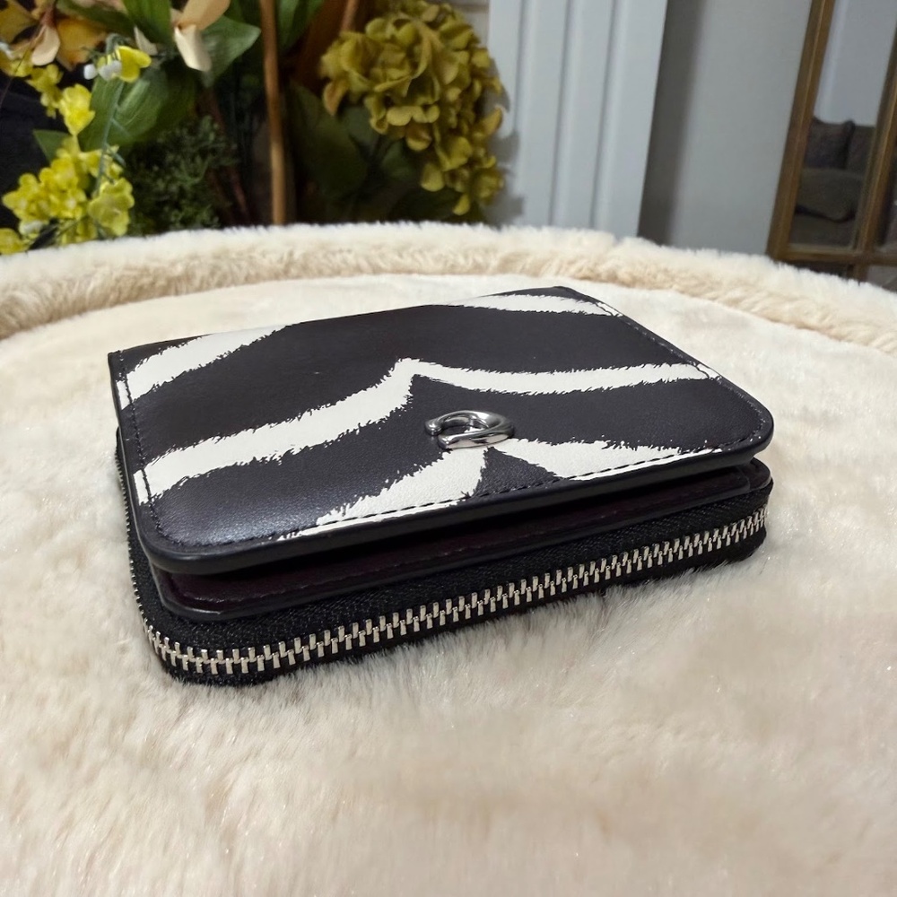 Coach Zebra Print Small Billfold Wallet Model CM780 NWOT - Picture 3 of 10